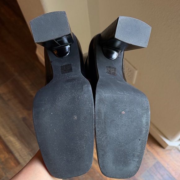 Elegant Black Women's Boots - Picture 2 of 12